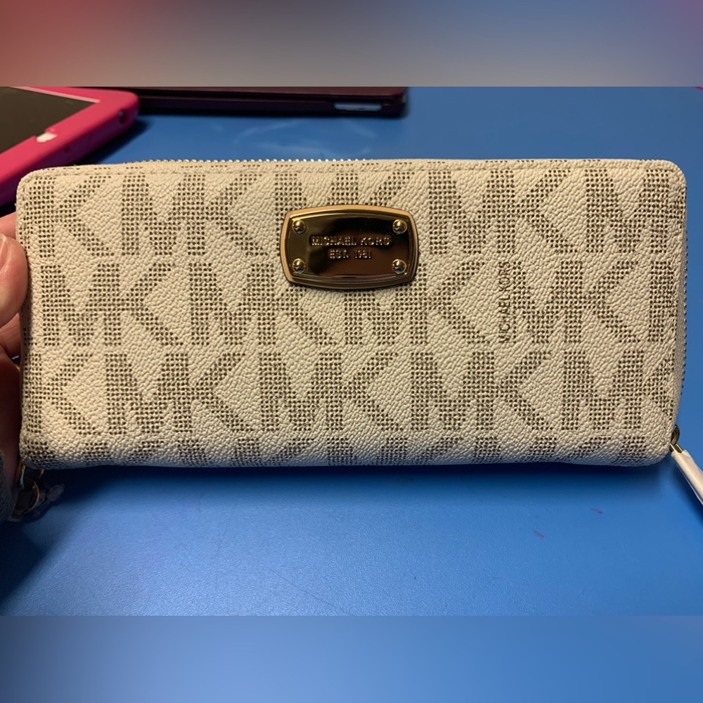 COPY - Michael kors jet set wallet